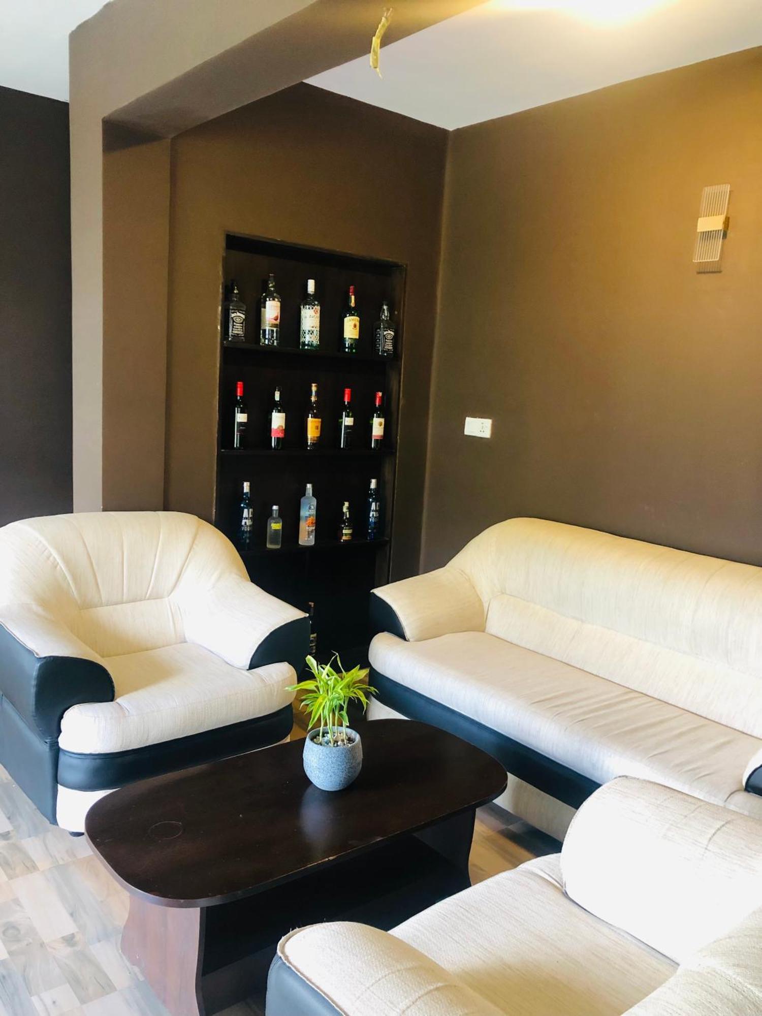 R21 Nuwara Eliya Hotel Екстериор снимка